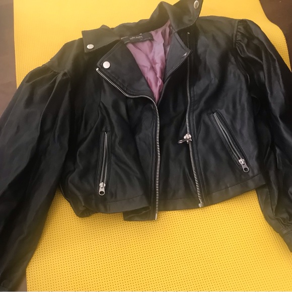 Zara basic faux leather jacket avec manches un peu bouffantes - Picture 3 of 11